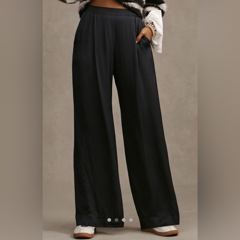 Velvet by Graham and Spencer Pants Size Medium